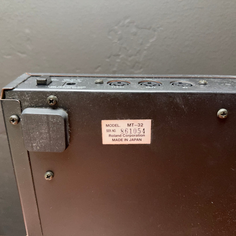 
                      
                        Roland mt-32
                      
                    
